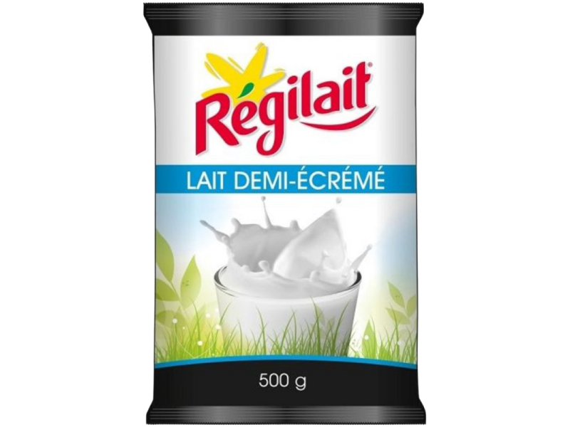 Цяла бяло-синя опаковка Régilait Lait Demi-Ecreme с надпис 500 г